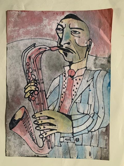 Saxofonista de terno e gravata listrada